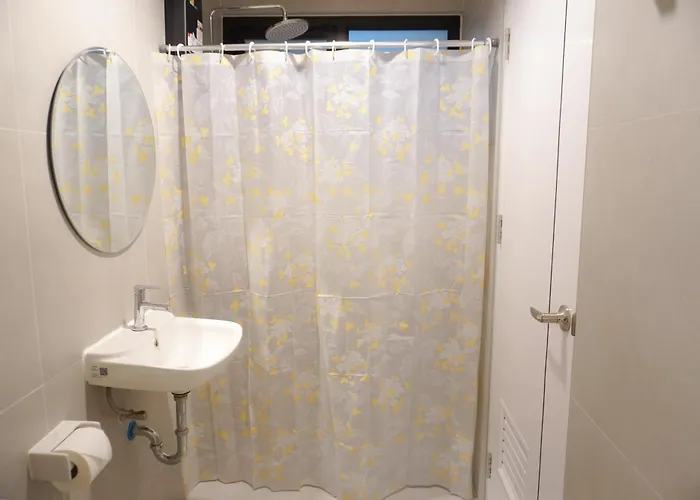 Гостевой дом Buddy House In Chinatown - Private Walk To Mrt 3*
