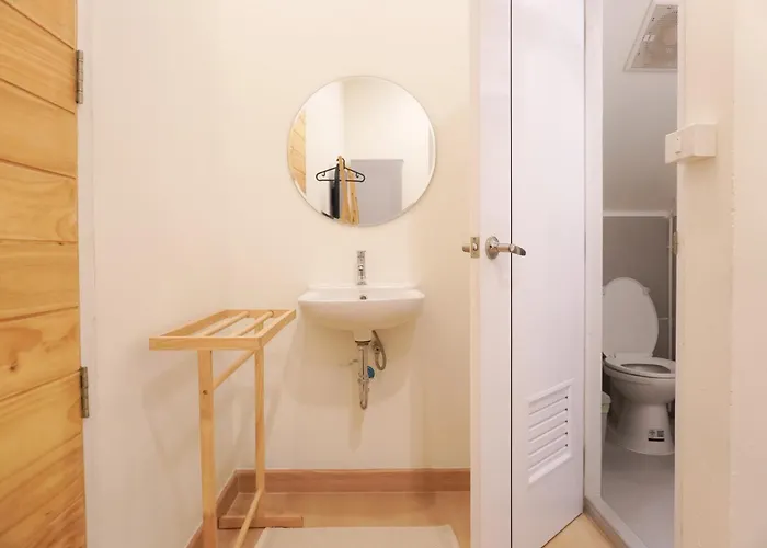 Гостевой дом Buddy House In Chinatown - Private Walk To Mrt 3*