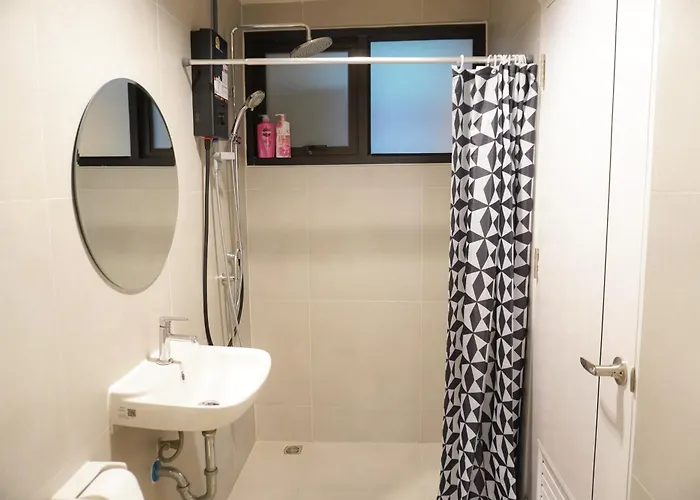Гостевой дом Buddy House In Chinatown - Private Walk To Mrt