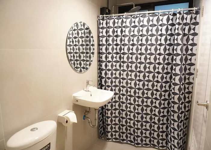 Гостевой дом Buddy House In Chinatown - Private Walk To Mrt Бангкок